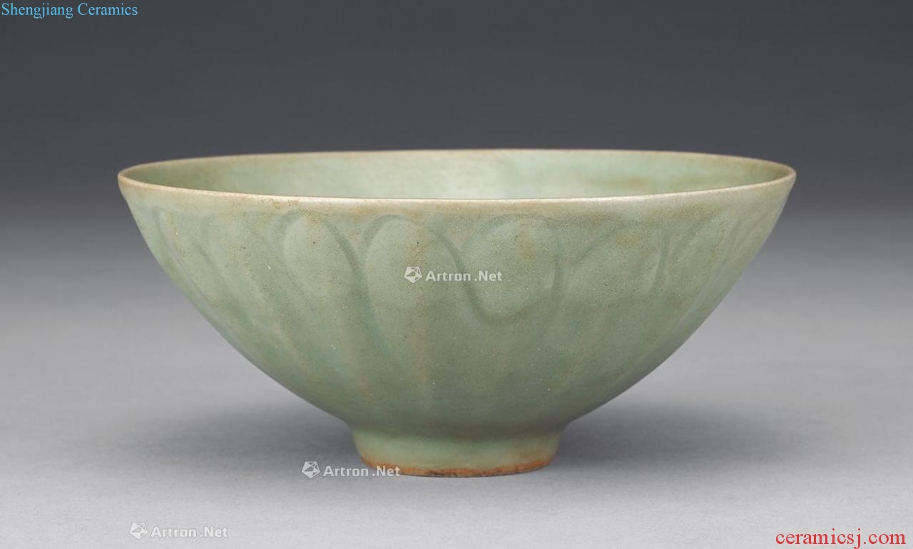 Ming Celadon lotus-shaped grain lamp