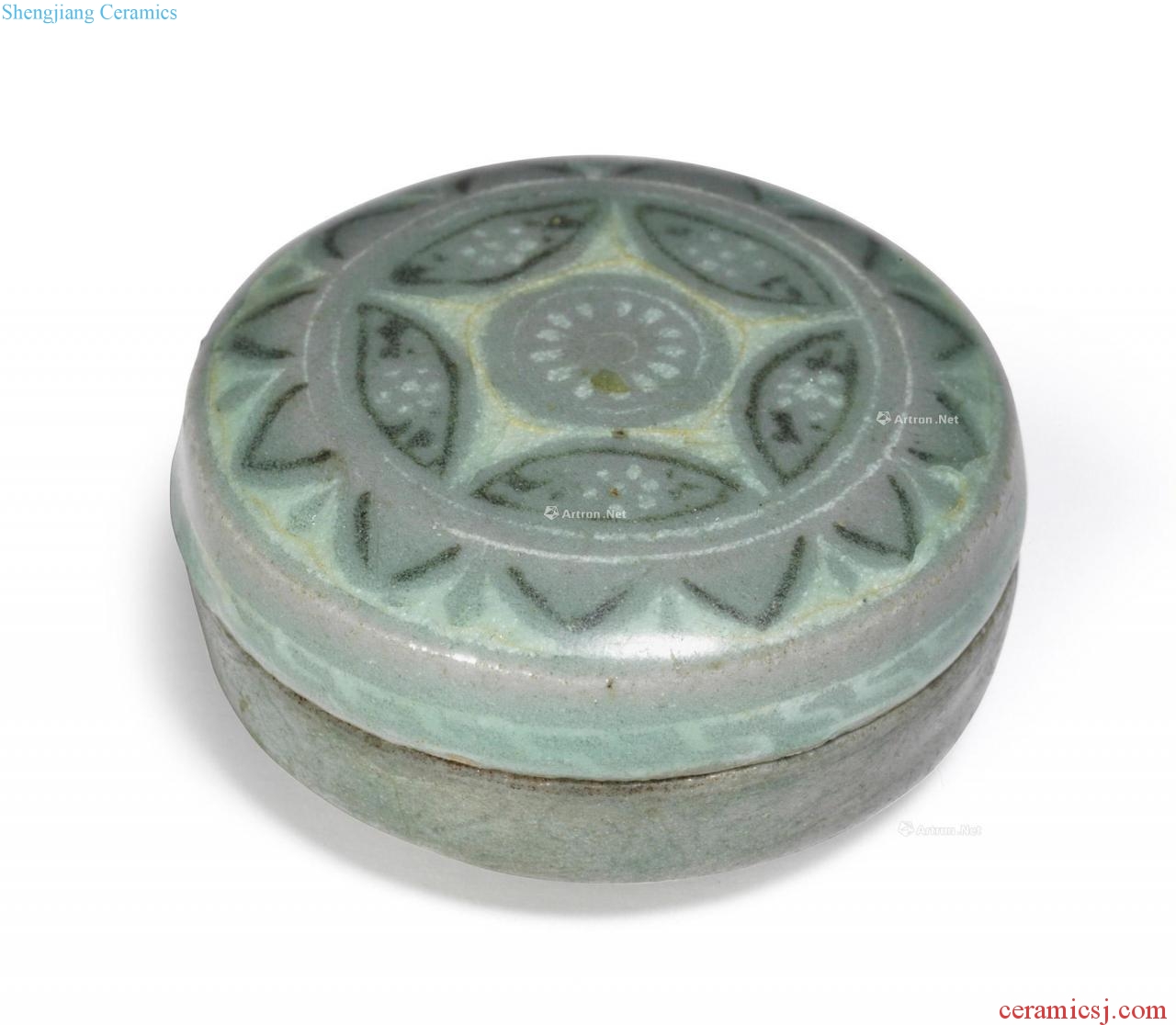 South Korea in the 12th century Green glaze cover box pattern