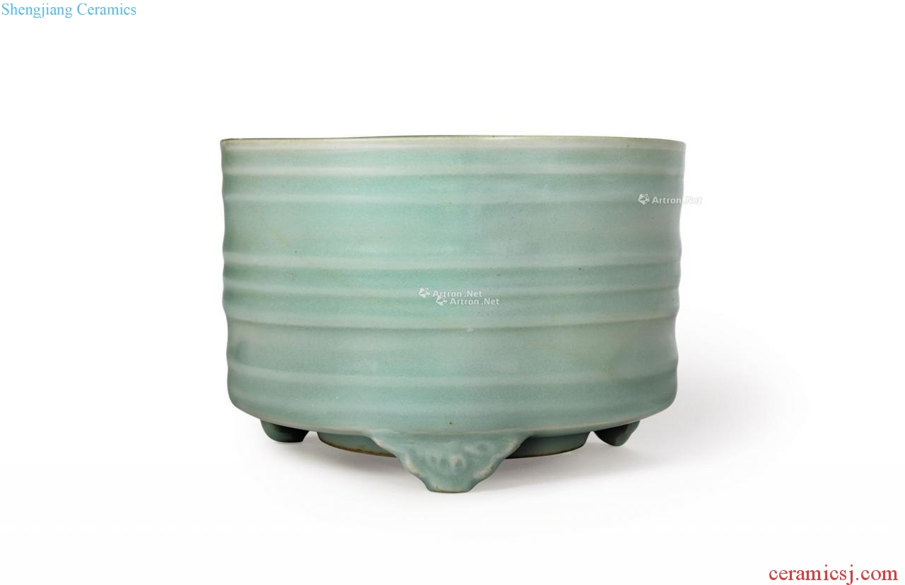 The southern song dynasty Longquan celadon bowstring grain furnace with three legs
