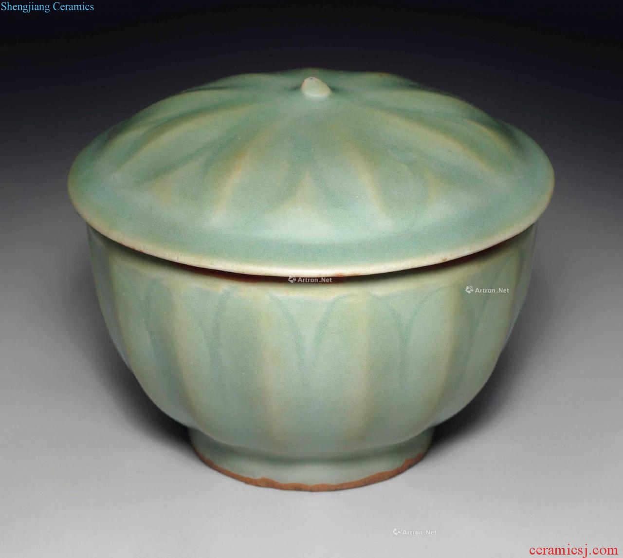 The southern song dynasty (1127-1279) A LONGQUAN CELADON 'LOTUS' BOWL AND COVER