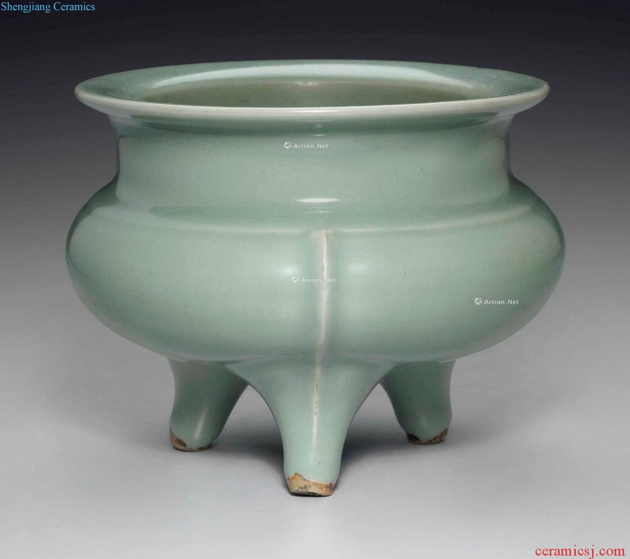 The southern song dynasty (1127-1279) A LONGQUAN CELADON TRIPOD CENSER