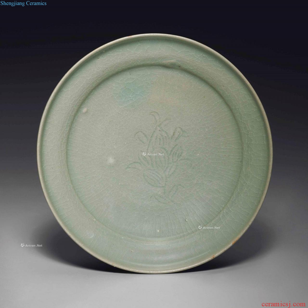 AN INCISED koryo period, 12 to 13 century KOREAN CELADON FOOTED DISH