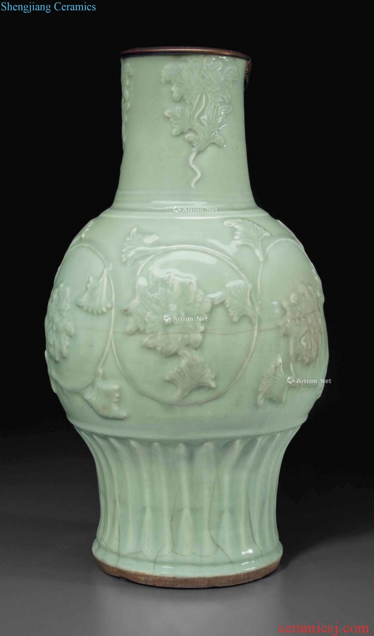 In the southern song dynasty to yuan dynasty, 12-14 century A LARGE LONGQUAN CELADON VASE