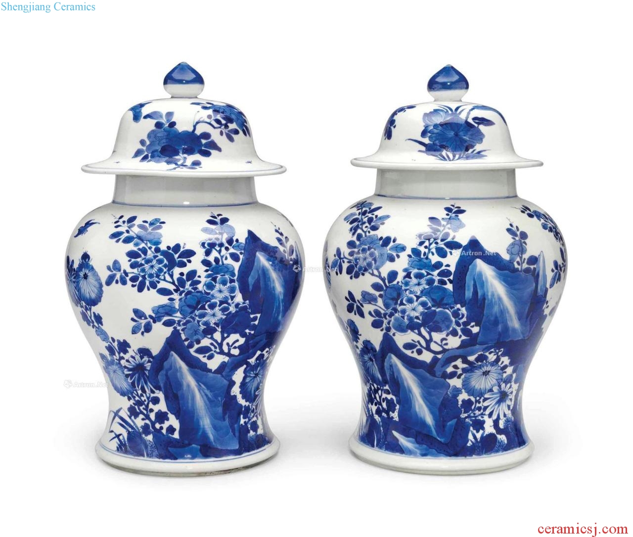 Kangxi period (1662-1722), A PAIR OF BLUE AND WHITE JARS AND COVERS