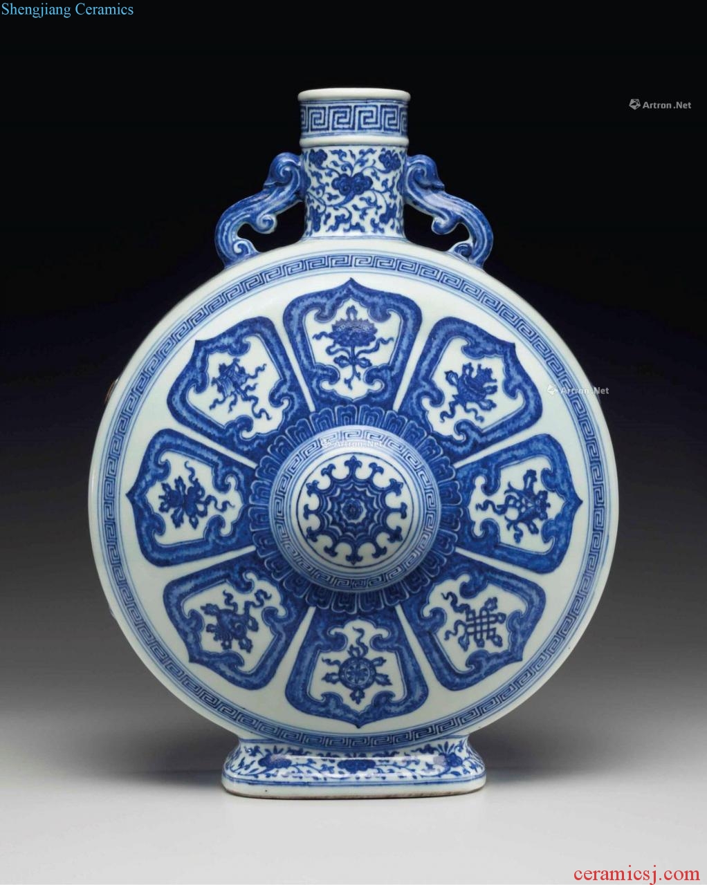 Qianlong period (1736-1795), A LARGE MING - STYLE BLUE AND WHITE MOONFLASK
