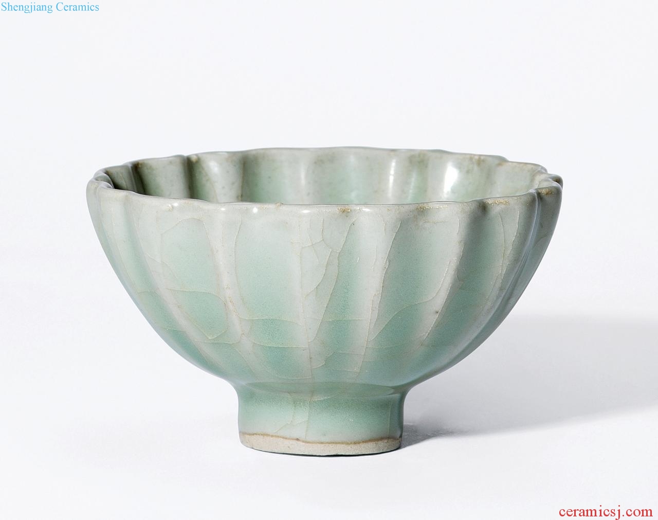 Southern song dynasty/yuan (1127-1368), longquan celadon green glaze flower small cup