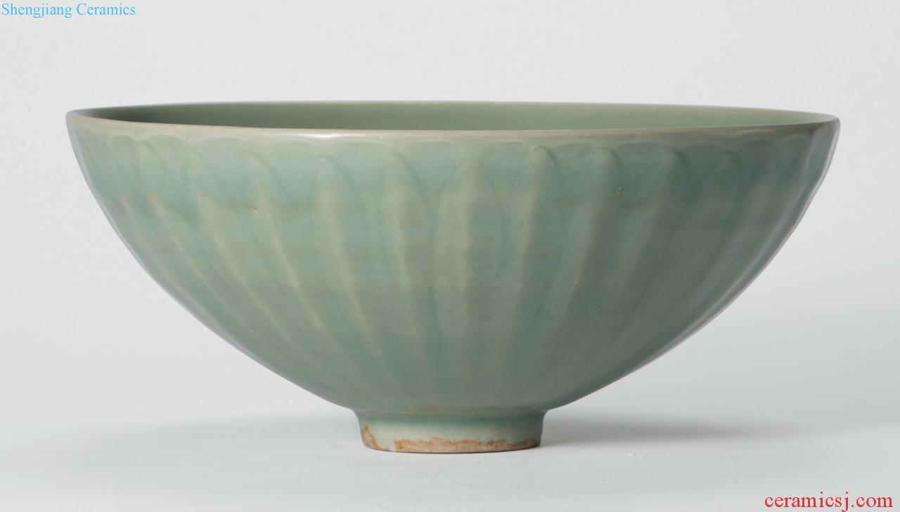 The southern song dynasty Longquan celadon green glaze lotus-shaped bowl