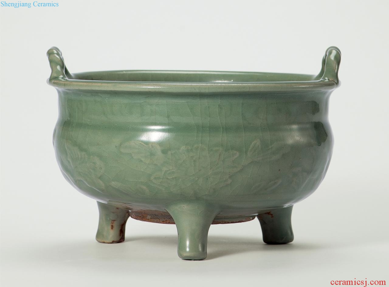 Early Ming dynasty Longquan celadon glaze cut flower grain furnace with three legs
