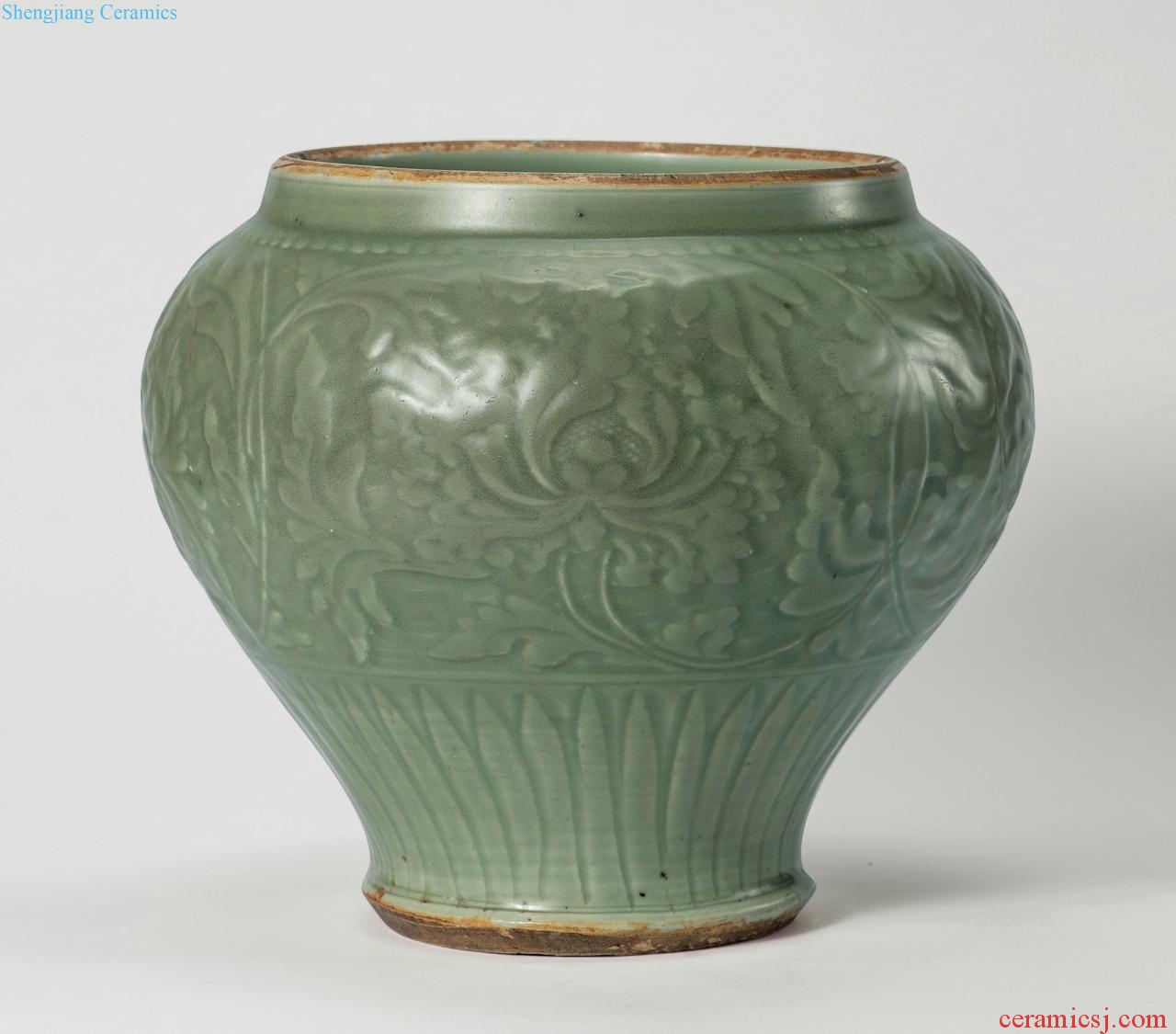 In the 14th century Longquan celadon glaze peony grains cans