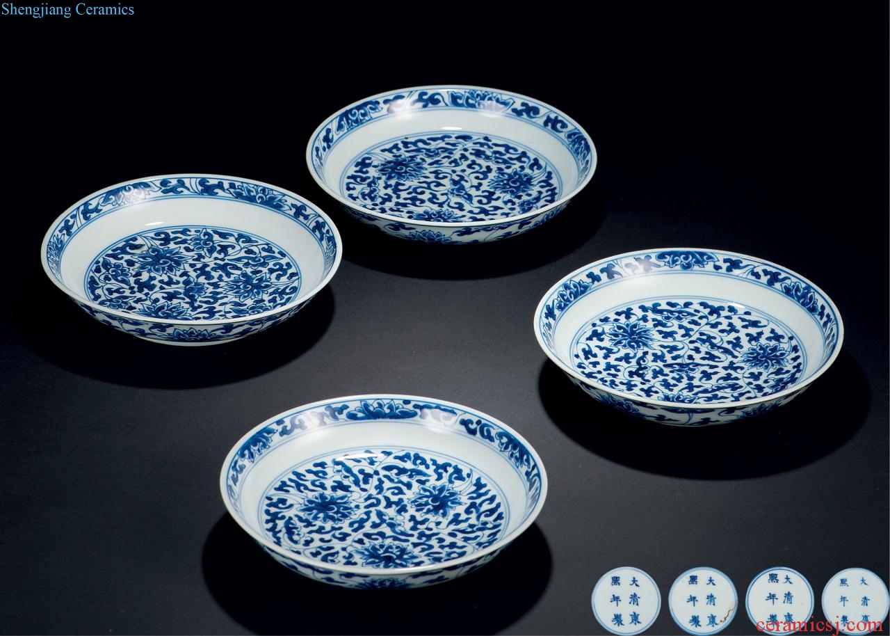 The qing emperor kangxi Blue and white tie up lotus flower tray (two pairs)