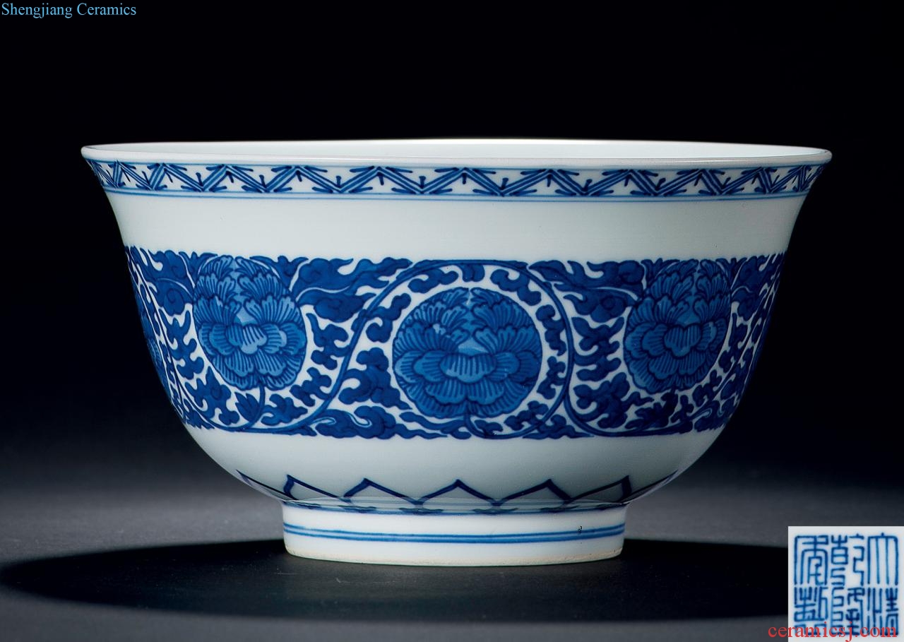 Qing qianlong Blue and white peony green-splashed bowls