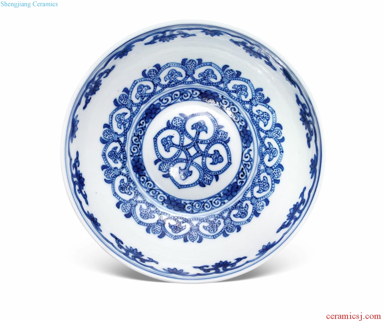 The qing emperor kangxi Blue and white flowers lines lie around branches foot bowl