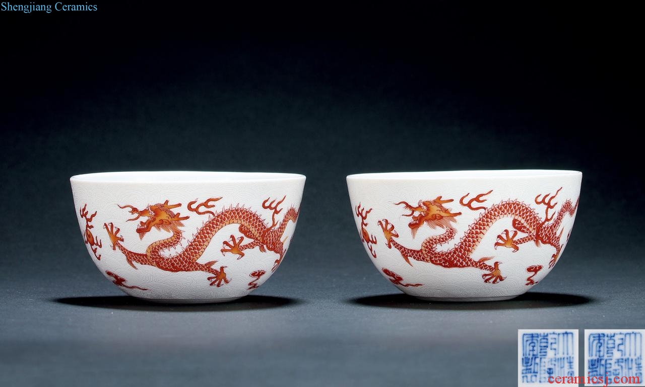 Qing qianlong pastel water rolling way seawater alum red dragon grain cup (a)