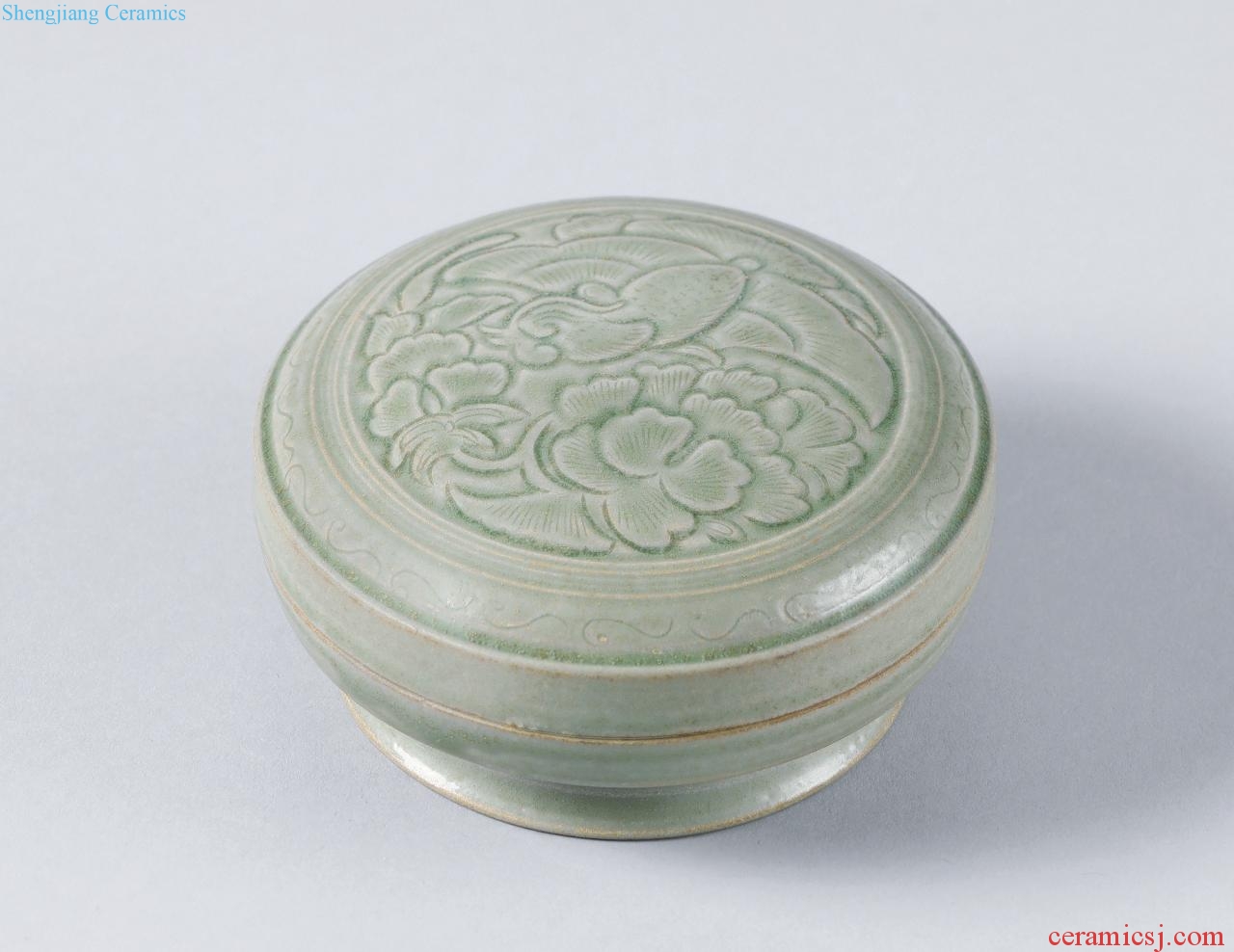 In the northern song dynasty kiln carved flower peony parrot lines cover box
