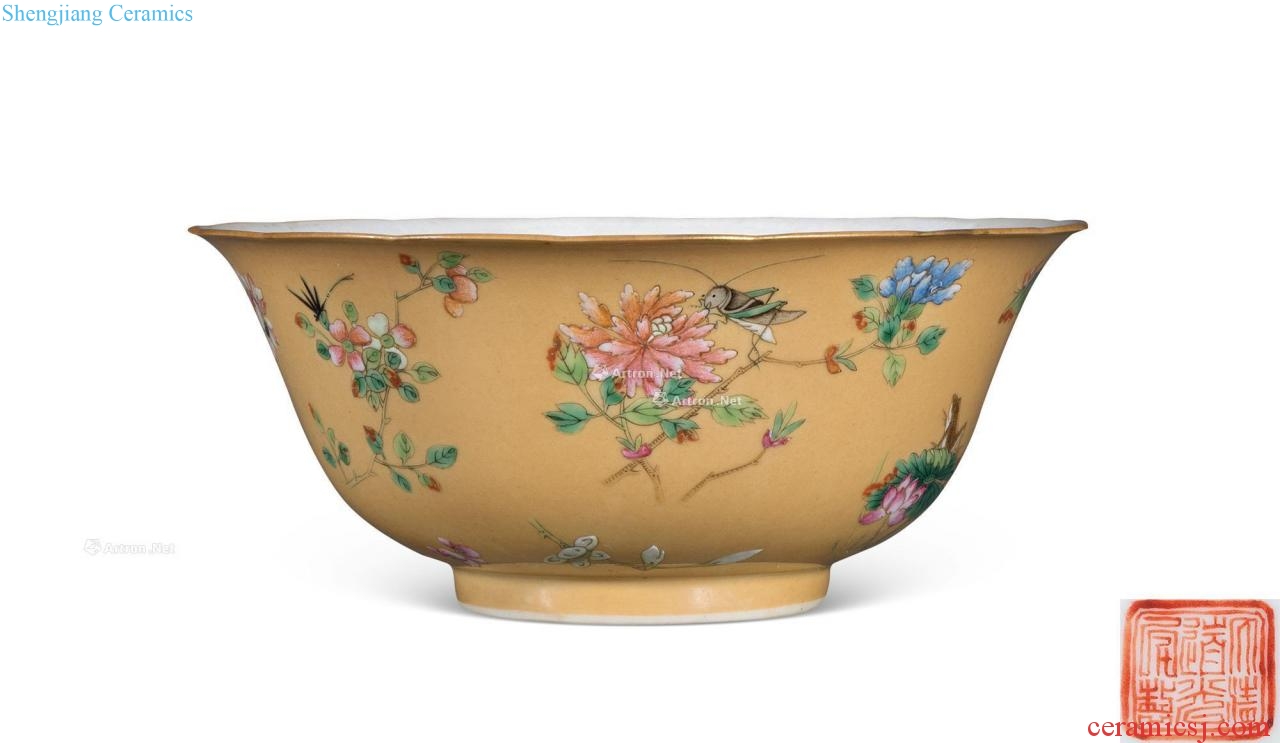 Qing daoguang Cream-colored famille rose flower bowls