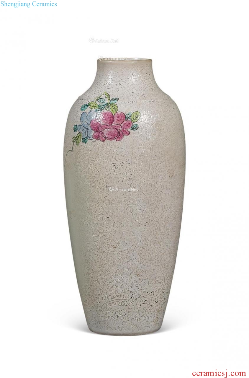 Qing qianlong pastel flowers grain radish bottle