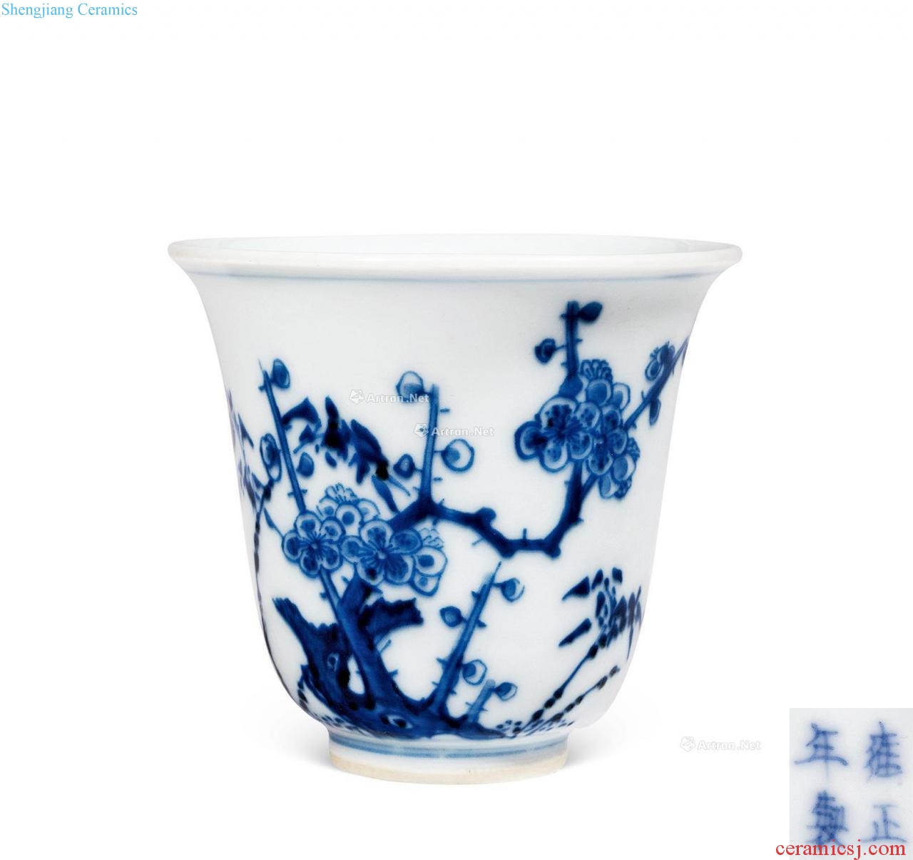 Qing yongzheng blue and white bell cup "poetic figure"