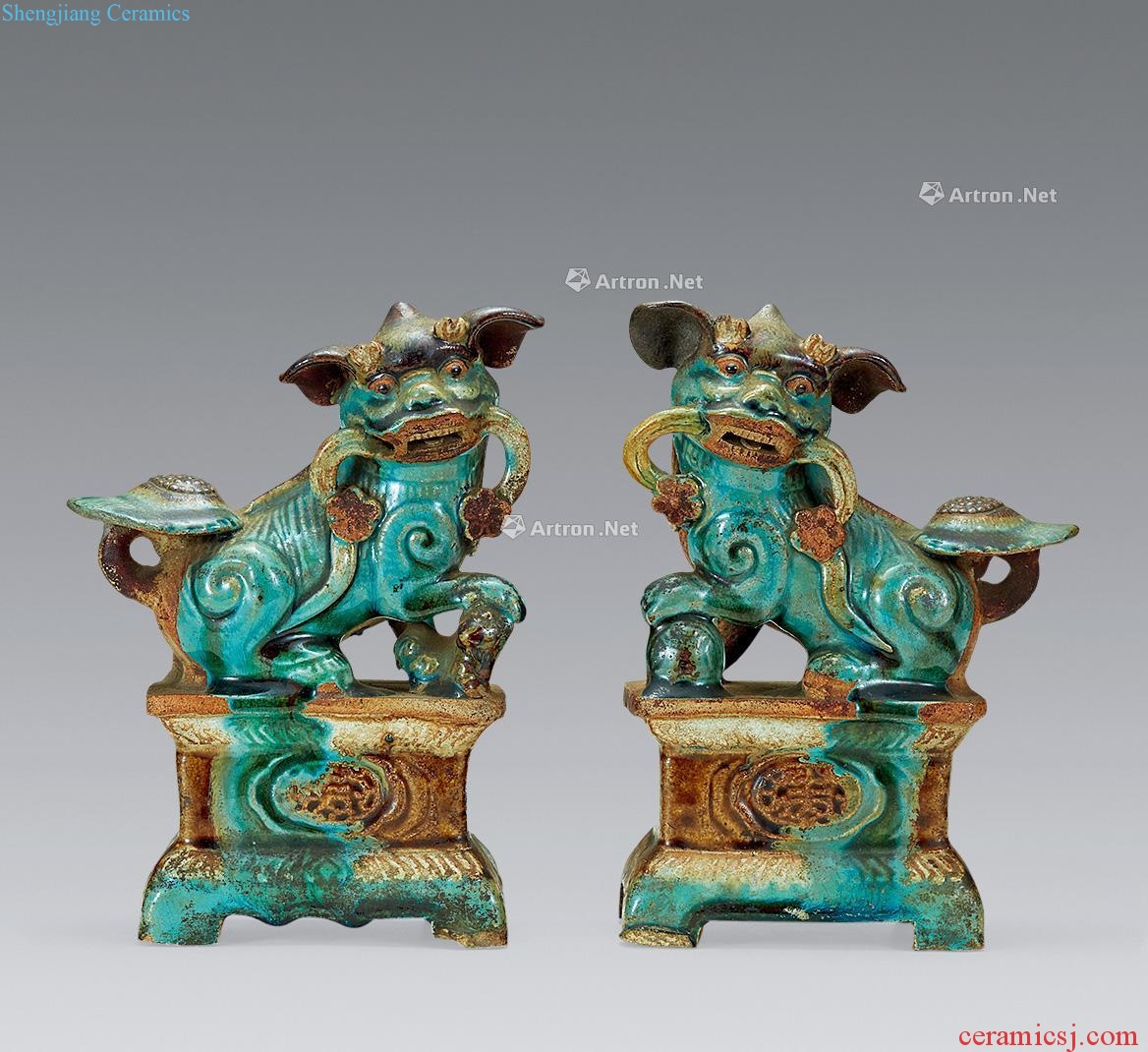 Method of China in Ming dynasty porcelain lions (a)