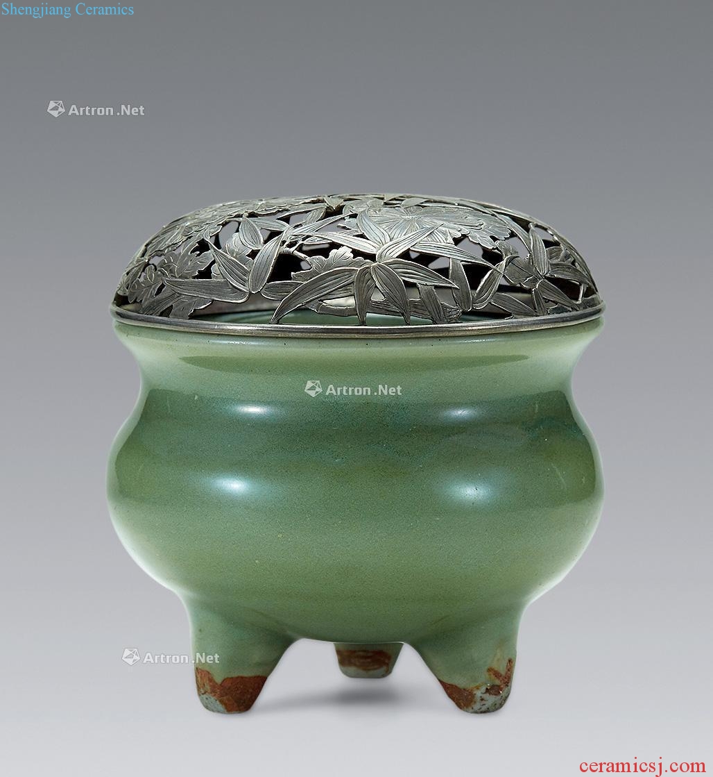 Longquan celadon in early Ming dynasty by furnace (silver cover)