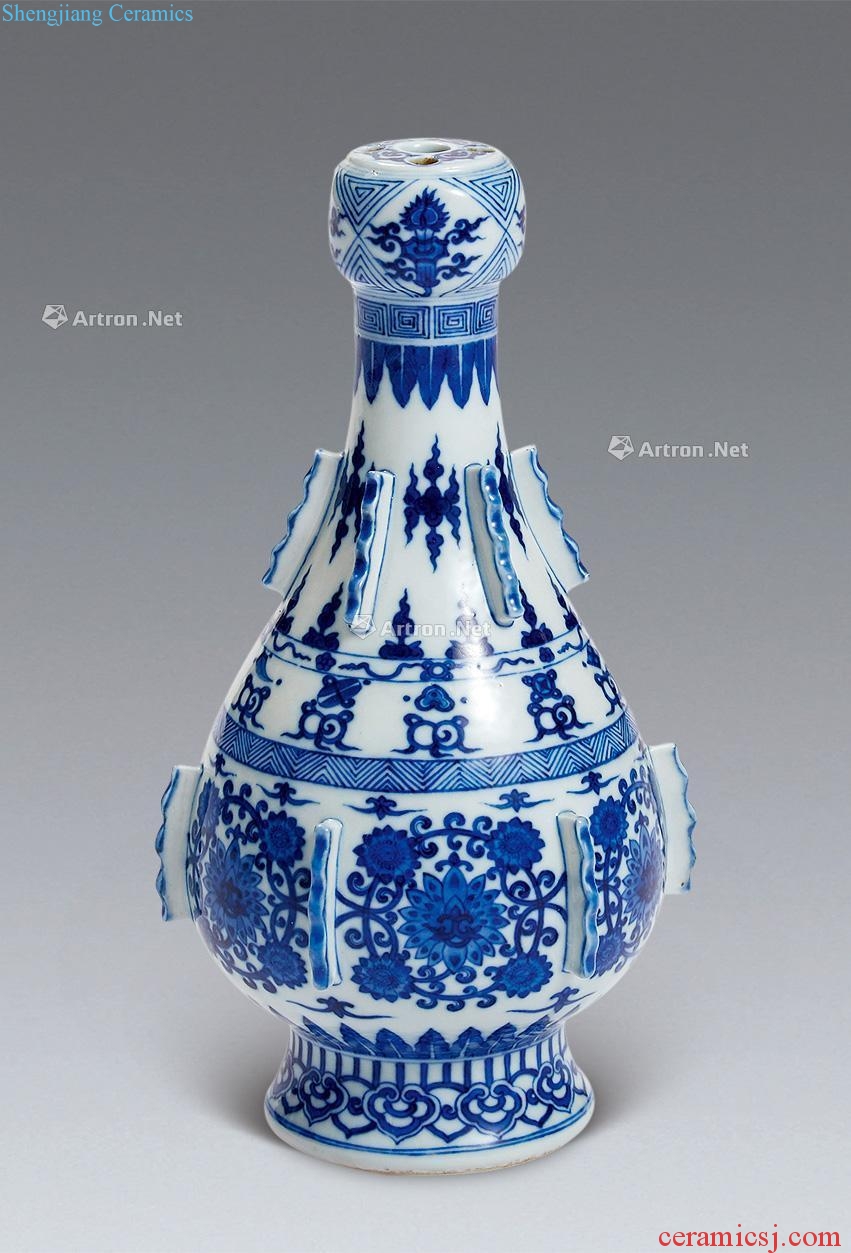 In the qing dynasty Blue and white tie lines out of the bottle of halberd five holes