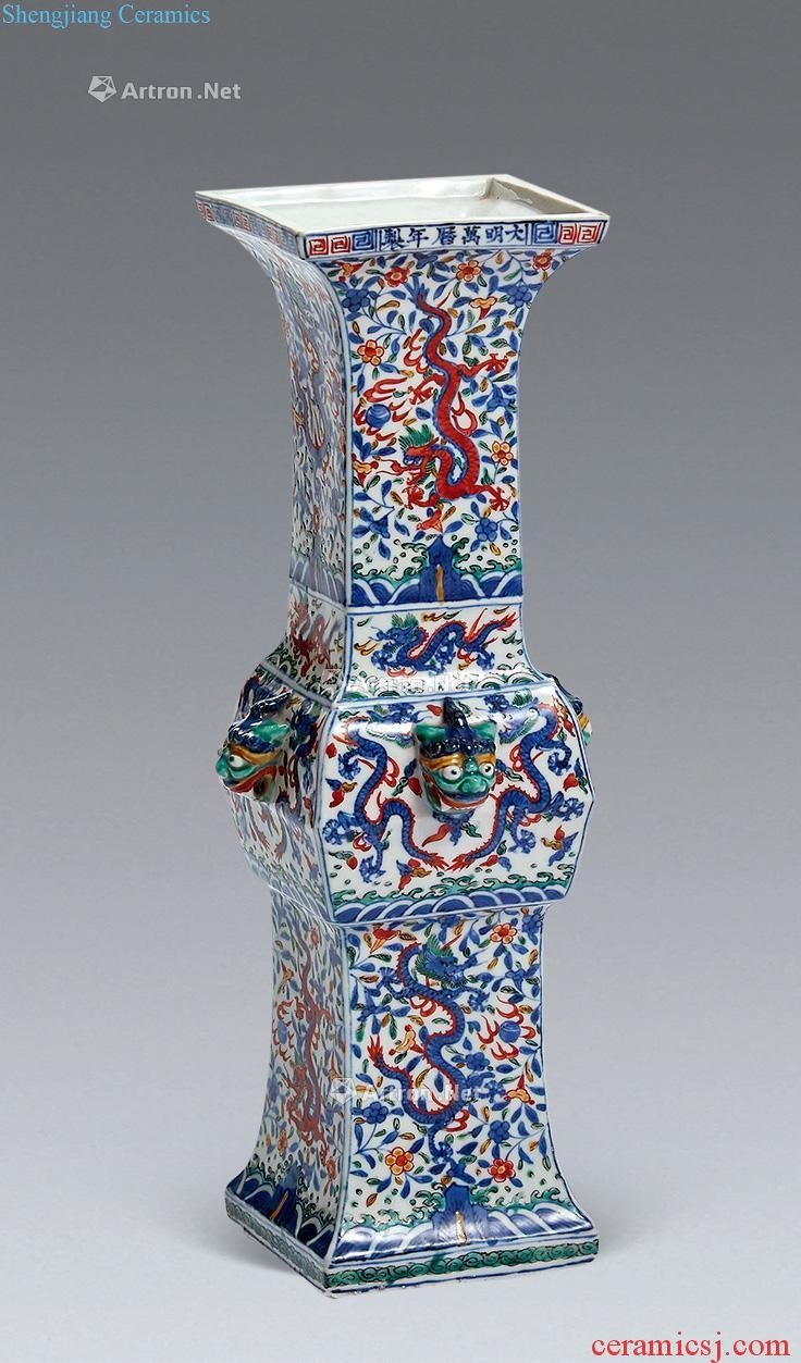In the qing dynasty Blue and white five dragon grain square vase with flowers