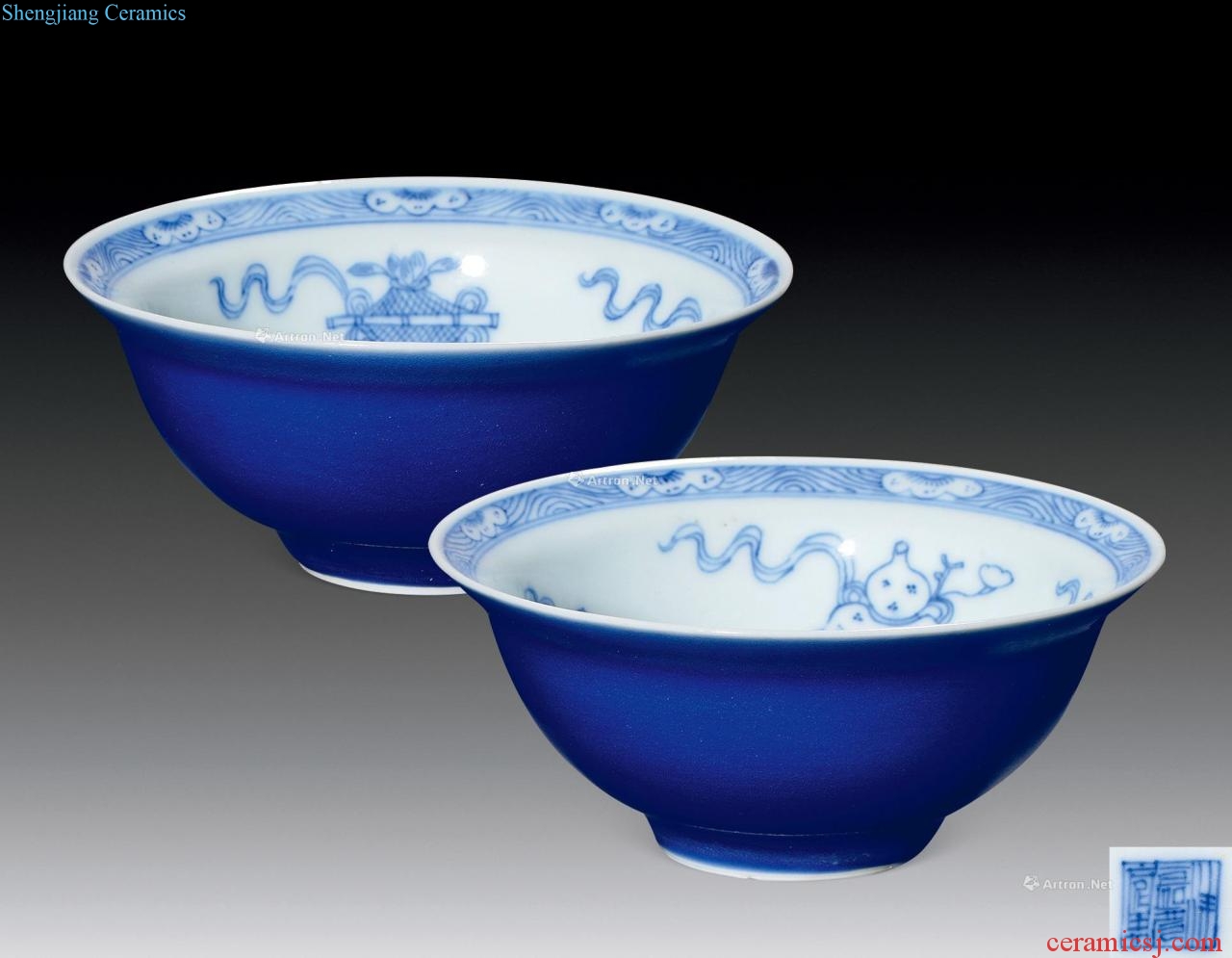 In qing dynasty blue and white outer blue glazed bowl (a)