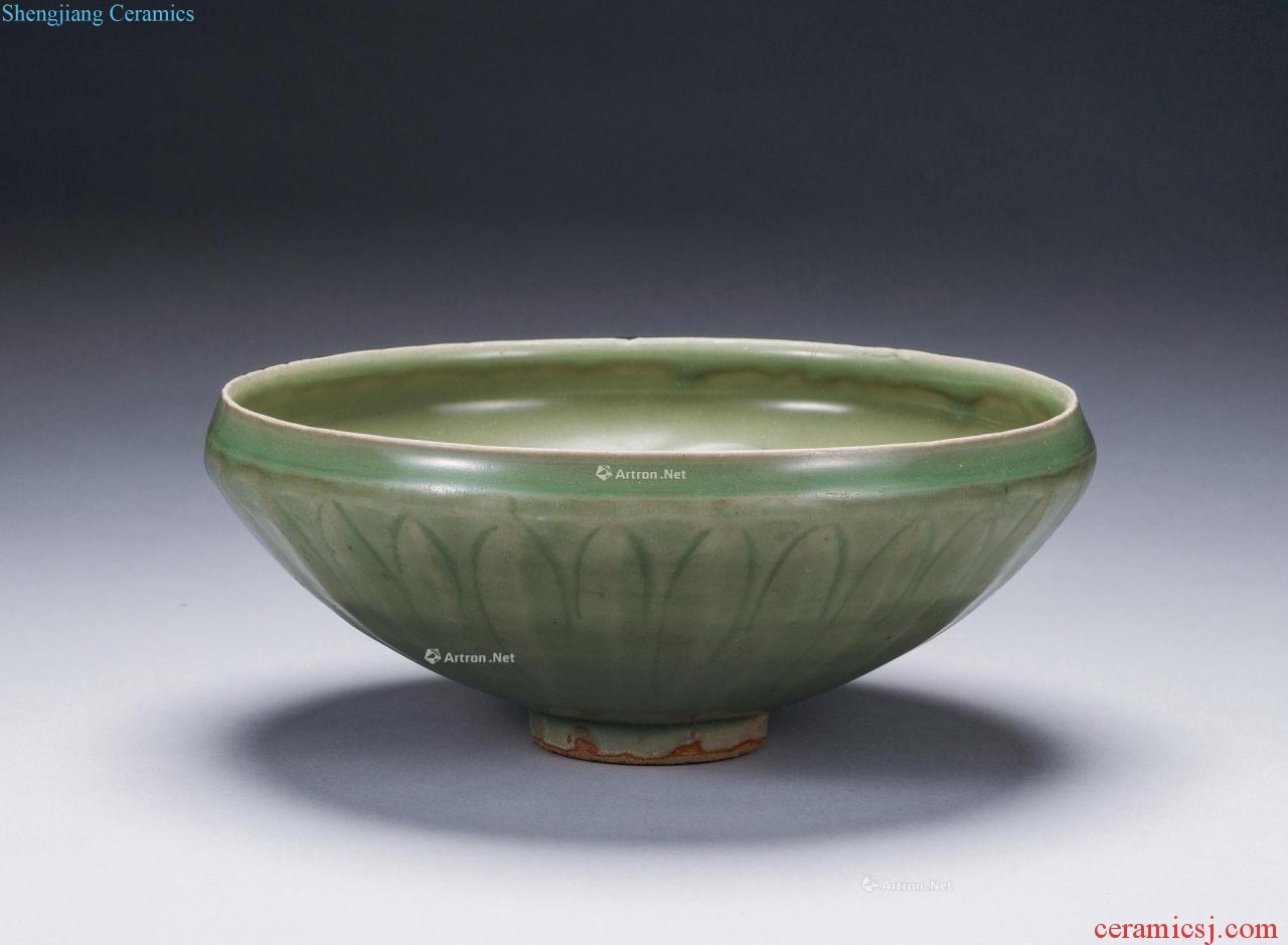 yuan Longquan celadon lotus-shaped carved flowers mouth bowl