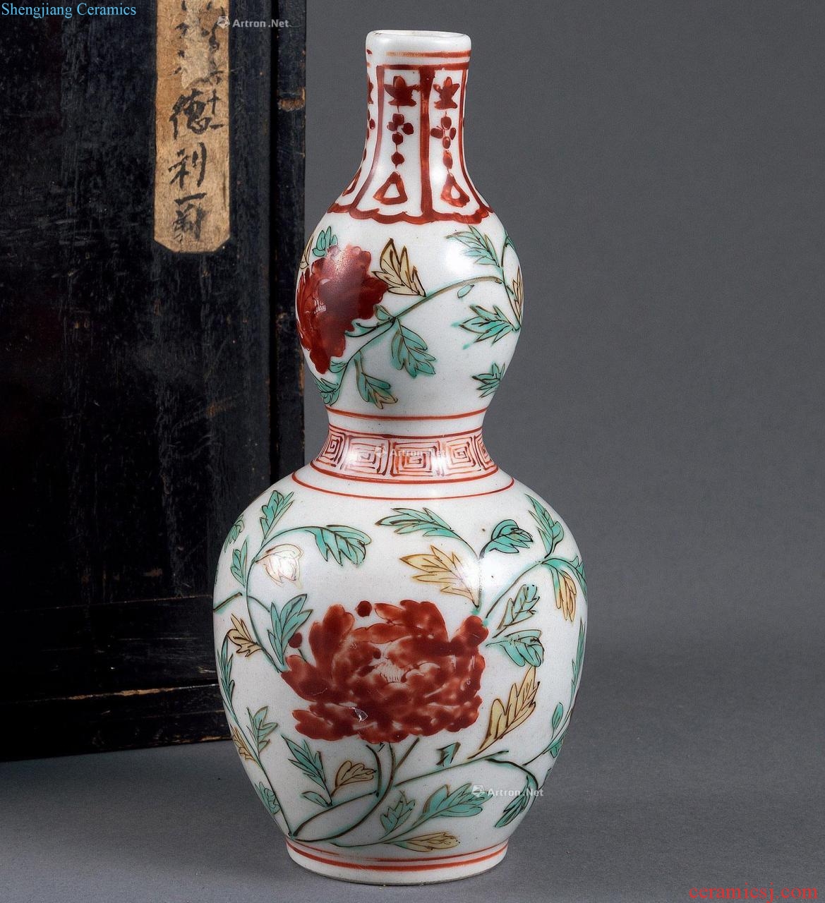 The colorful peony grains gourd bottle