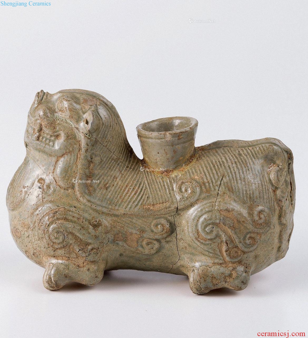 The six dynasties yue state kiln green magnetic lion candlestick