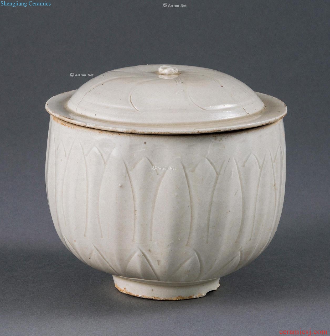 Northern song dynasty kiln is a lotus-shaped cover tank