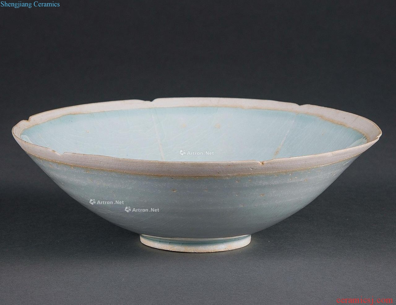 The southern song dynasty Left kiln green bowl with six arrises