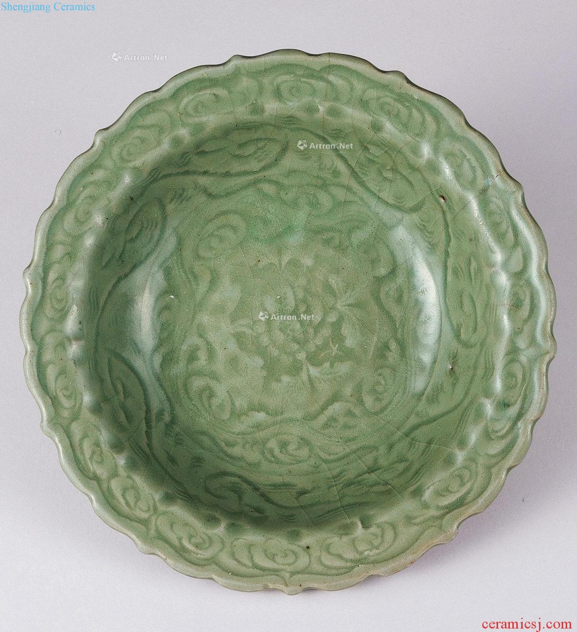 Ming Longquan celadon engraved flowers ling "big mouth" carriage