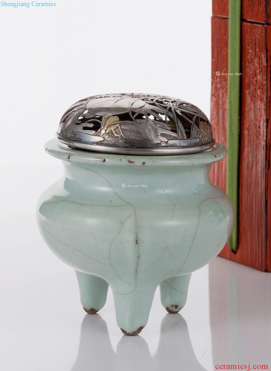 Ming Guanyao imitation, glaze three-legged incense burner