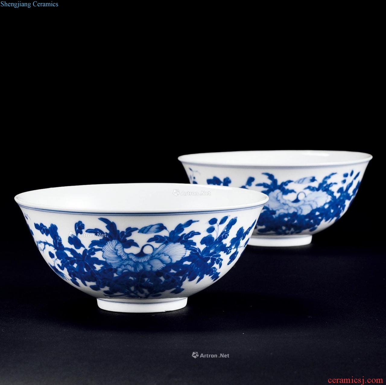 Qing dynasty blue and white flowers green-splashed bowls (a)