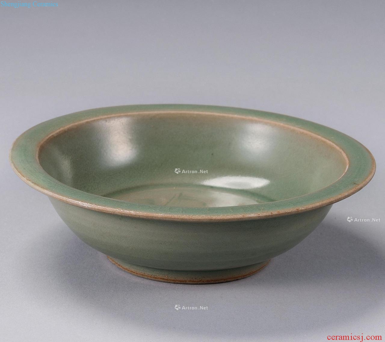 The song dynasty Longquan celadon carved fish tray