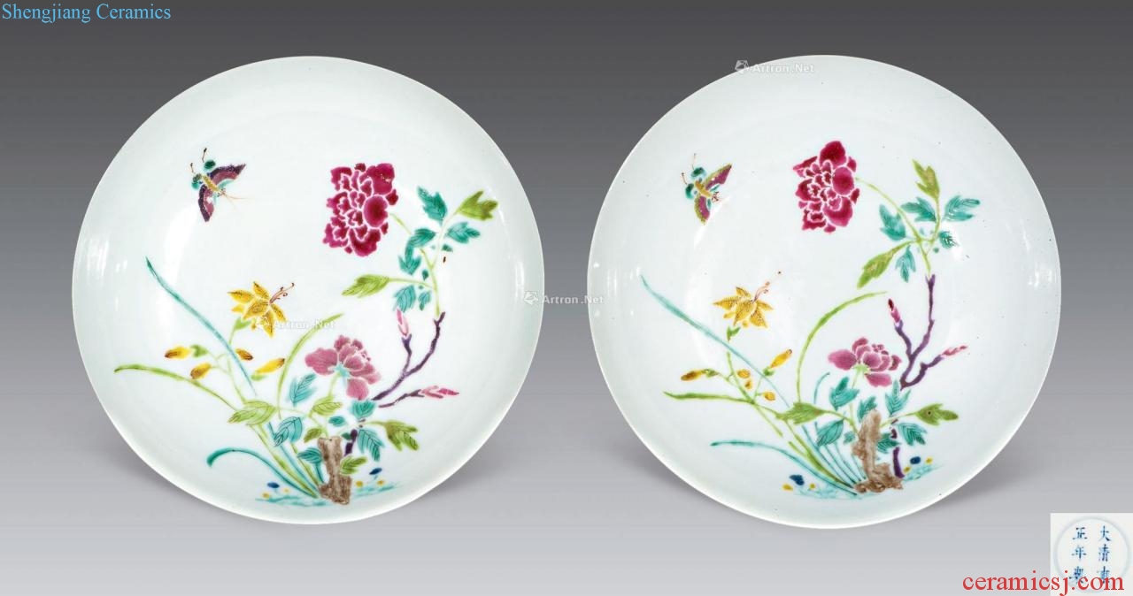 Qing yongzheng famille rose flower butterfly pattern plate (a)
