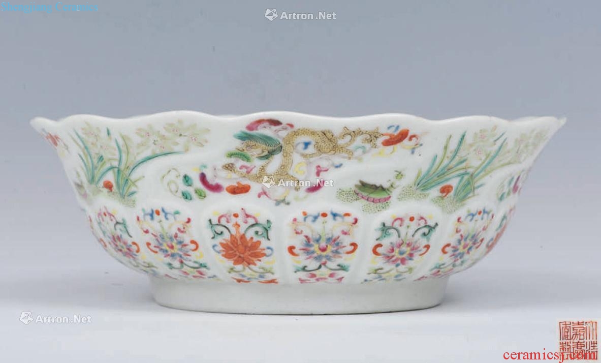 Qing jiaqing famille rose flower dragon bowl