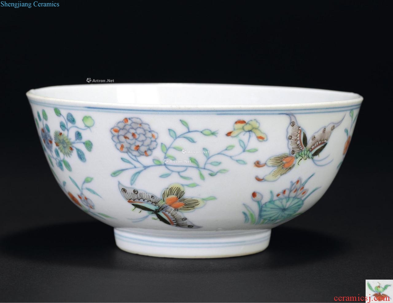 Qing qianlong bucket bowl decorated a butterfly