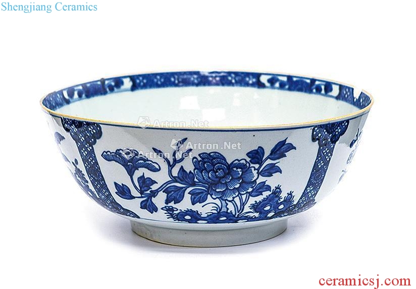 Qing dynasty blue and white flower grain large bowl