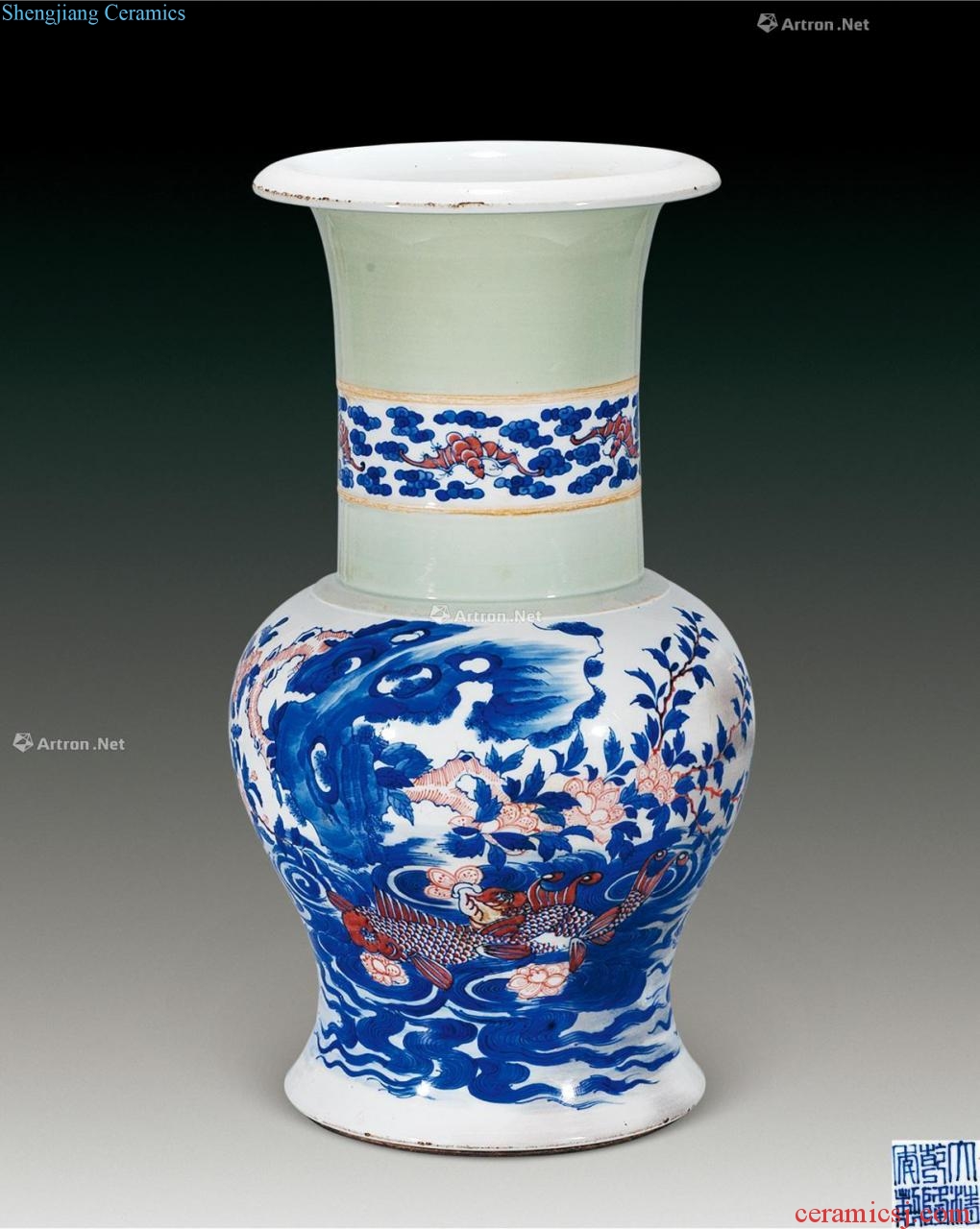 Qing qianlong powder blue and white youligong flanging bottle green