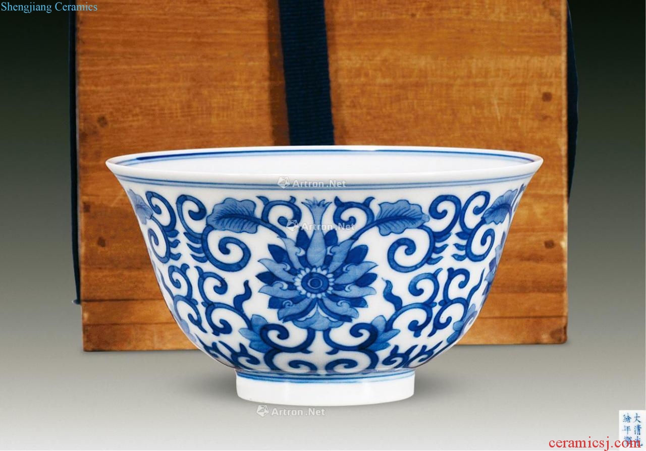 Qing guangxu Blue and white tie up branch west sweet lotus bowl