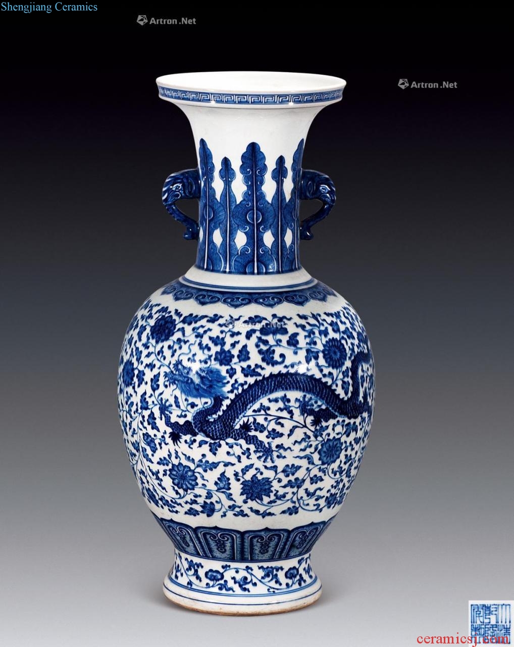 Mid qing Blue and white lotus flower PND tail-on statue