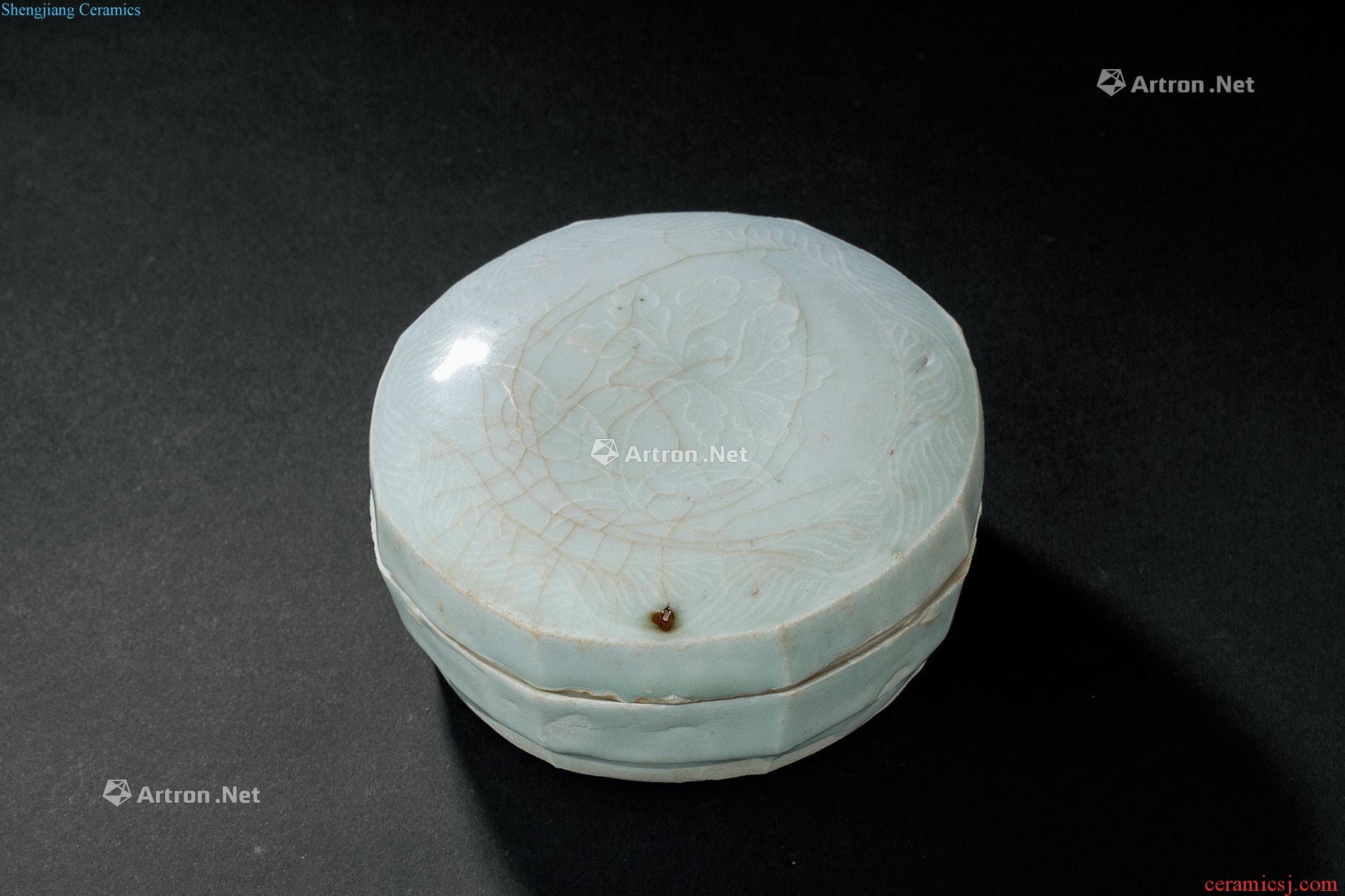 The song dynasty green flower grain octagon incense box