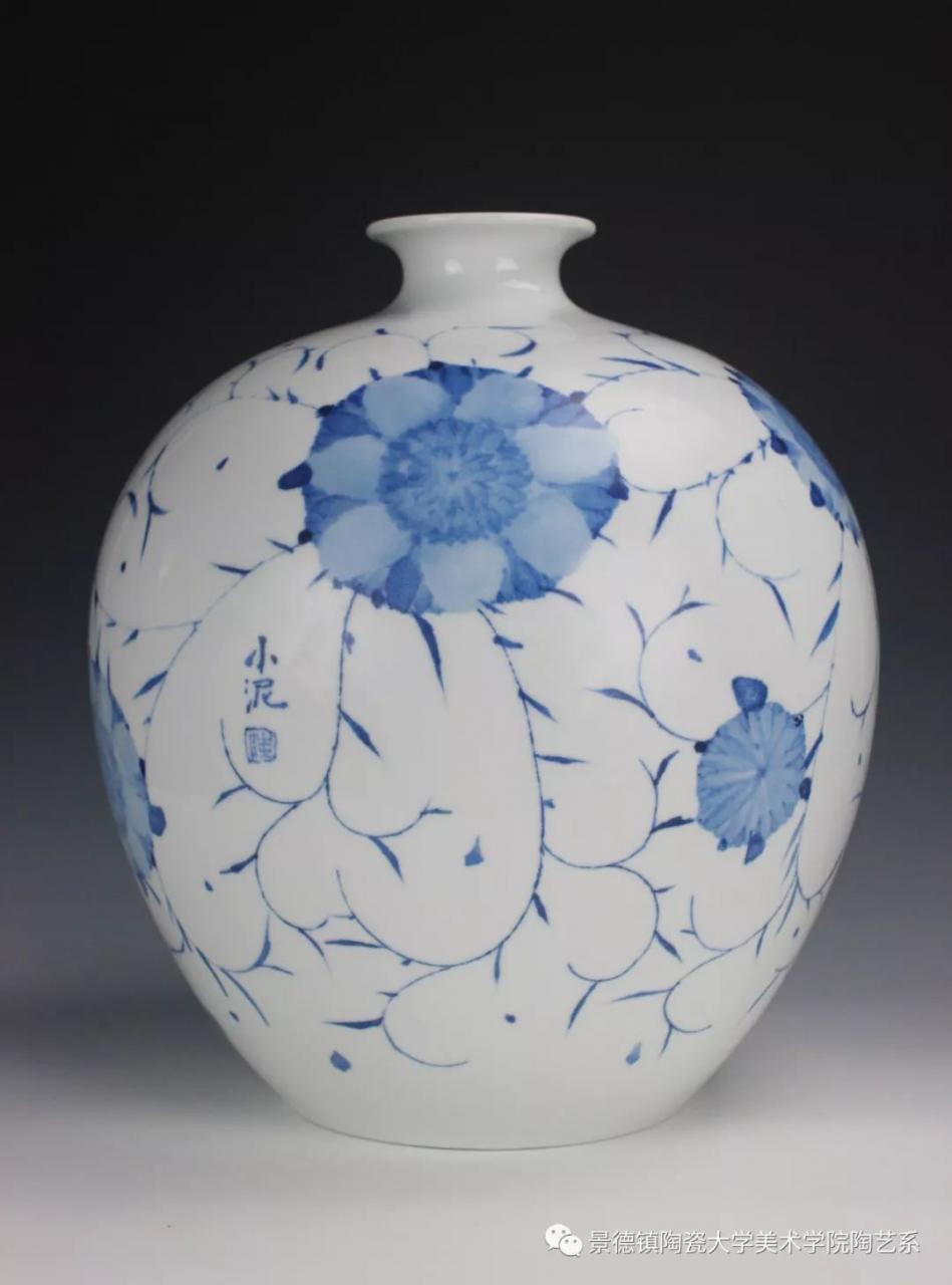Teacher of the Department of Ceramics, Academy of Fine Arts, Jingdezhen Ceramic University - Lu Xiaoni