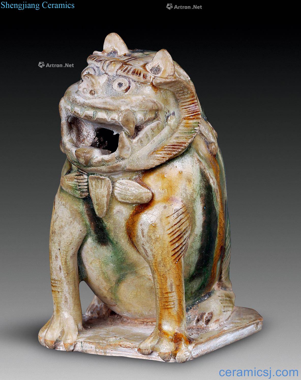 Tang and song dynasty Changsha kiln three-color lion statue of (a)