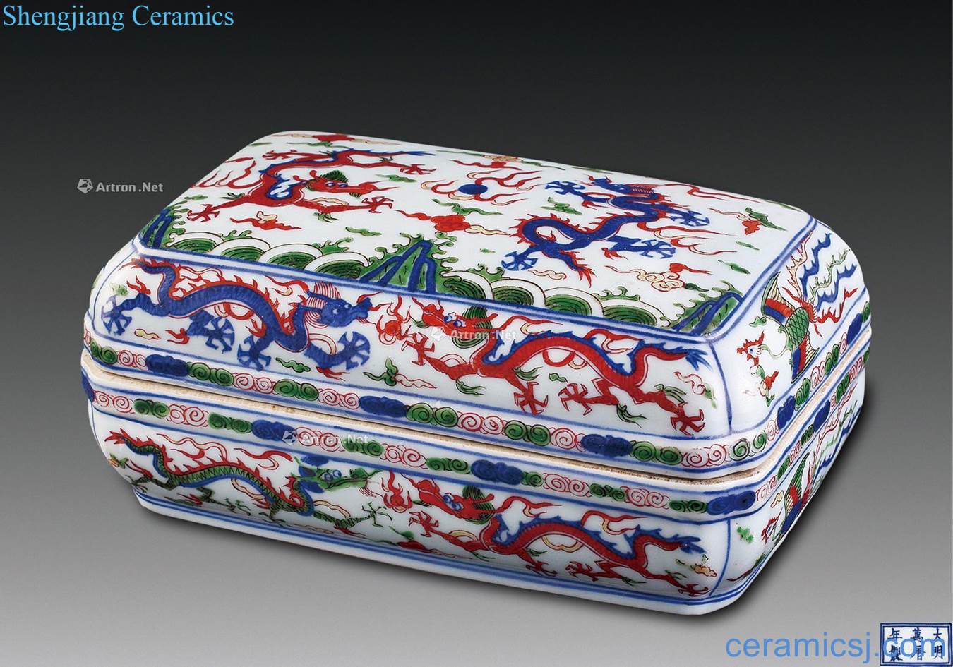 Ming wanli Five dragon grain cover box of blue and white