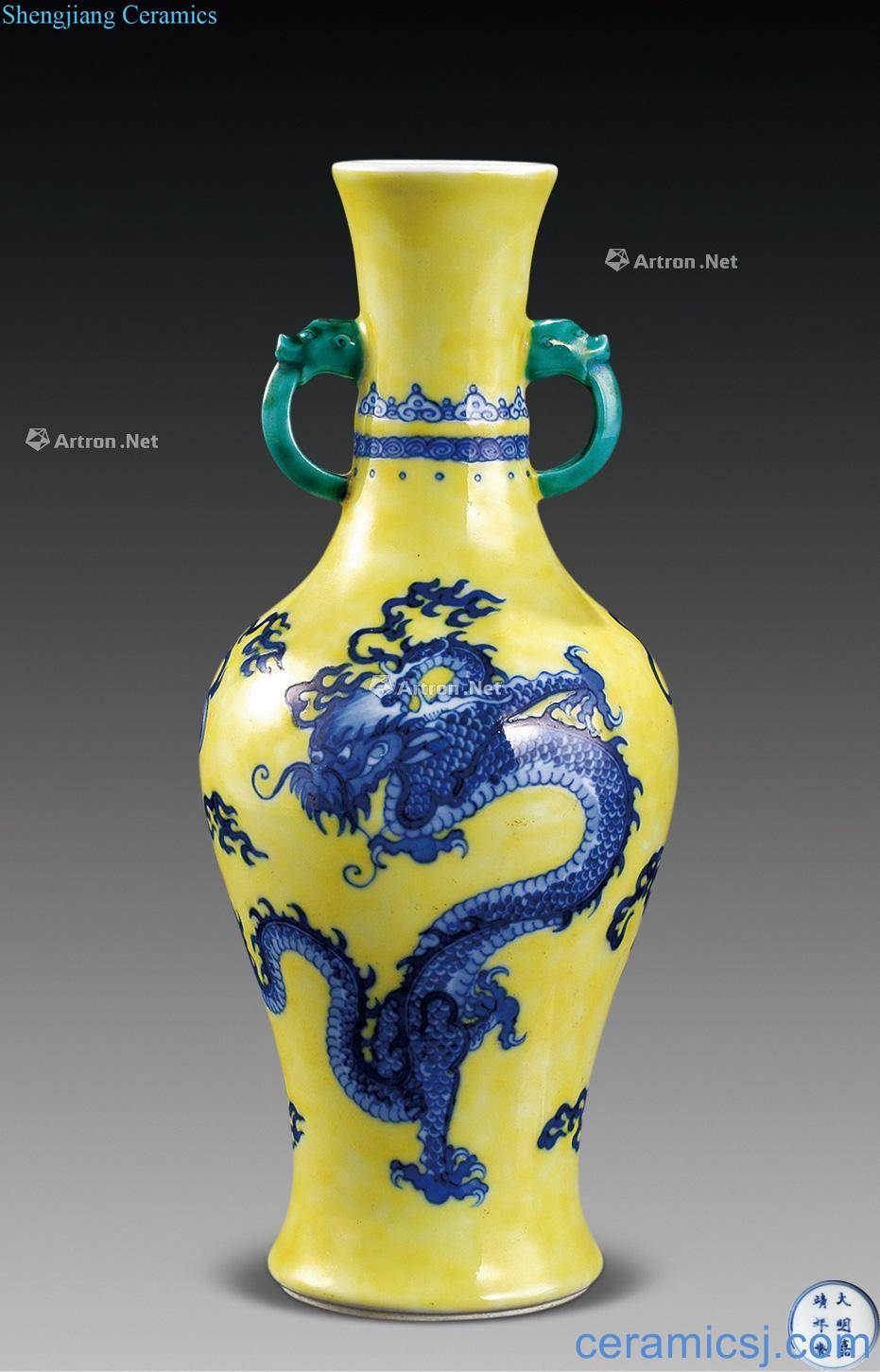 The qing emperor kangxi Yellow and blue dragon bottle