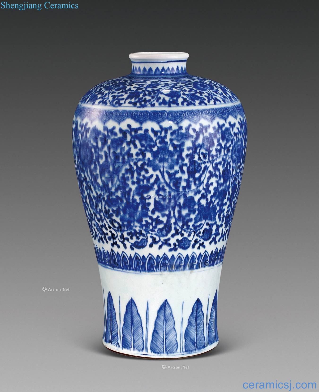 Qing qianlong Blue and white lotus flower grain mei bottle