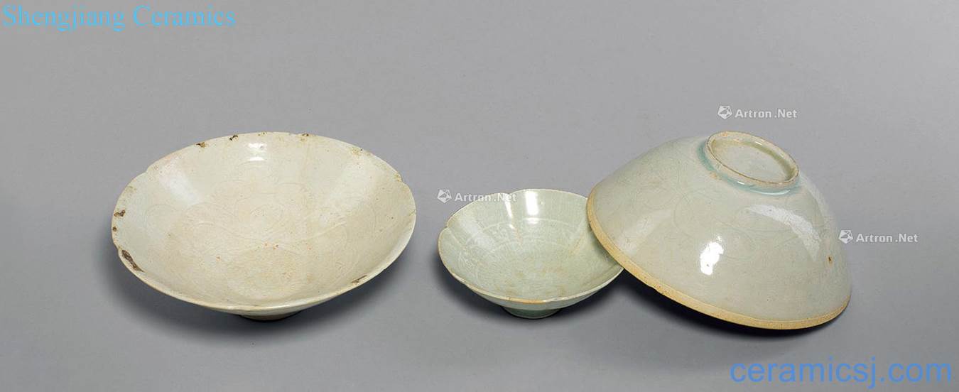 Ming before Blue white porcelain carved bowl (three)