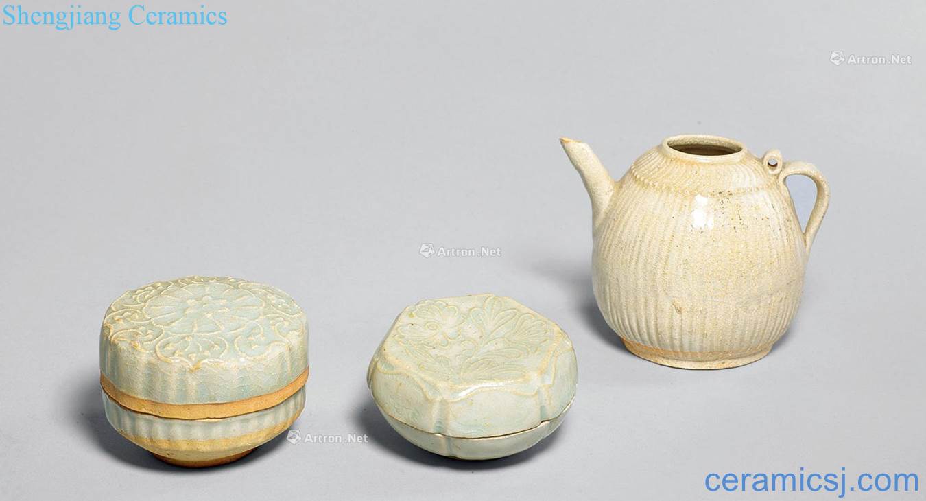 Ming before Green glaze powder compact pear-shaped pot (group a)